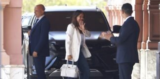 Petovello echó a su jefe de Gabinete por los créditos del Nación y expuso a Caputo y Adorni