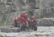 Rescataron a una mujer atrapada por la crecida del río Los Sauces