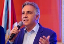 Llaryora defendió la educación pública y cuestionó el desfinanciamiento universitario