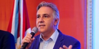 Llaryora defendió la educación pública y cuestionó el desfinanciamiento universitario