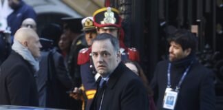 Adorni incluyó en su renuncia una larga lista de delitos que nadie le había atribuido