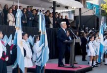 “Debemos trabajar por una Argentina unida”, dijo Llaryora en el acto patrio