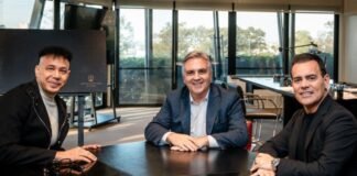 Llaryora recibió a Jean Carlos por sus 30 años de trayectoria artística