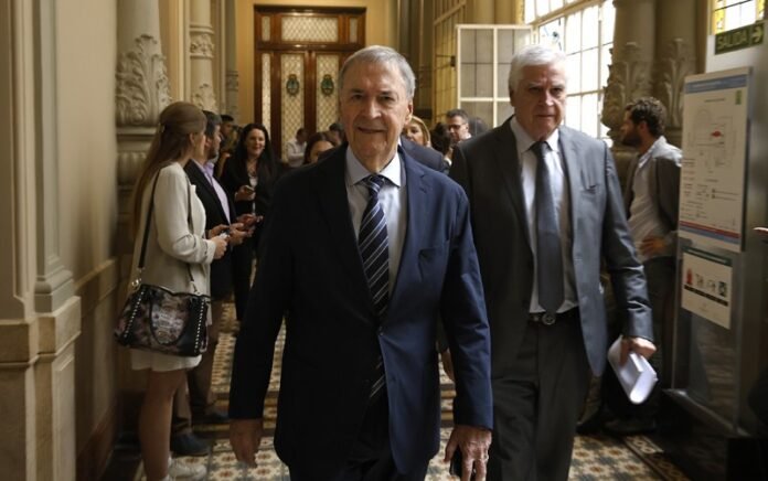 Schiaretti se suma a Macri y pide la renuncia de Adorni