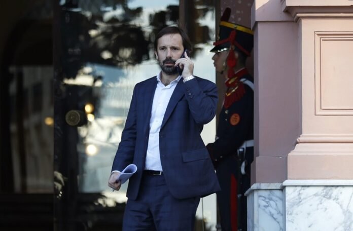 Viola en crisis total porque le prometió a Karina que podía manejar a Lijo y teme un revés en el caso Adorni