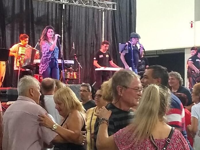 “Domingos Diferentes” llega a barrio La Milka con música en vivo y tarde de encuentro
