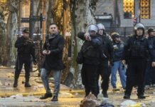 Descubren a un comisario de civil disparando a la gente y el Congreso quiere citar a Monteoliva