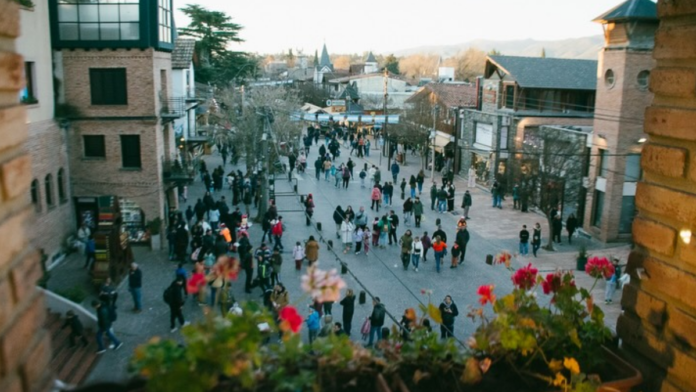 Más de 750 mil turistas dejaron $285