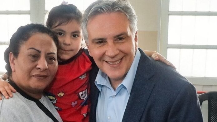 Llaryora no irá a París y profundizará su recorrida por Córdoba de cara a 2027
