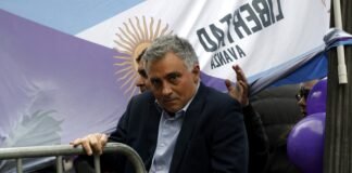 Pareja arruinó la visita de Milei a Bahía: se peleó con el Turco Elías y escondió a los candidatos libertarios