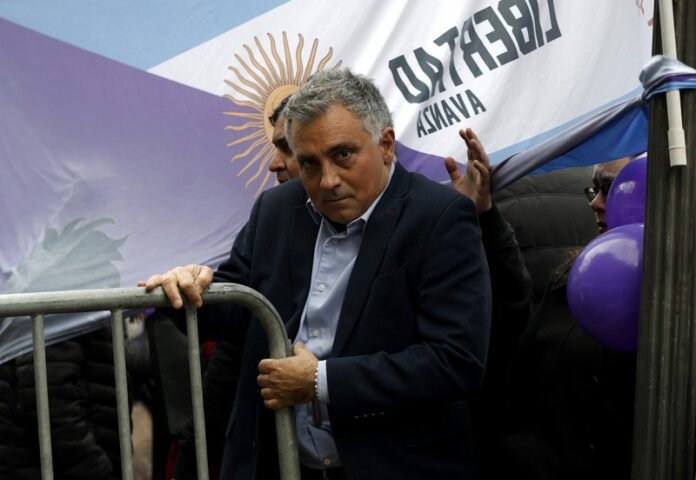 Pareja arruinó la visita de Milei a Bahía: se peleó con el Turco Elías y escondió a los candidatos libertarios