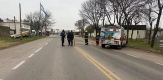 Un vehículo embistió a tres personas en La Carlota: una joven falleció y otros dos resultaron heridos