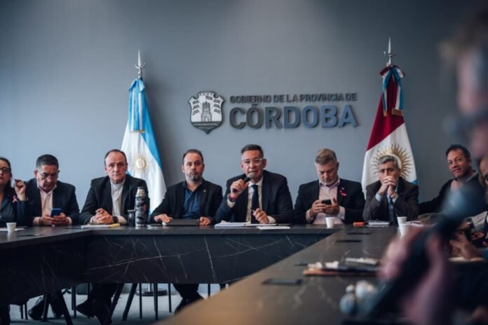Referentes de distintos espacios políticos se reunieron en Córdoba para coordinar la llegada del Papa León XIV